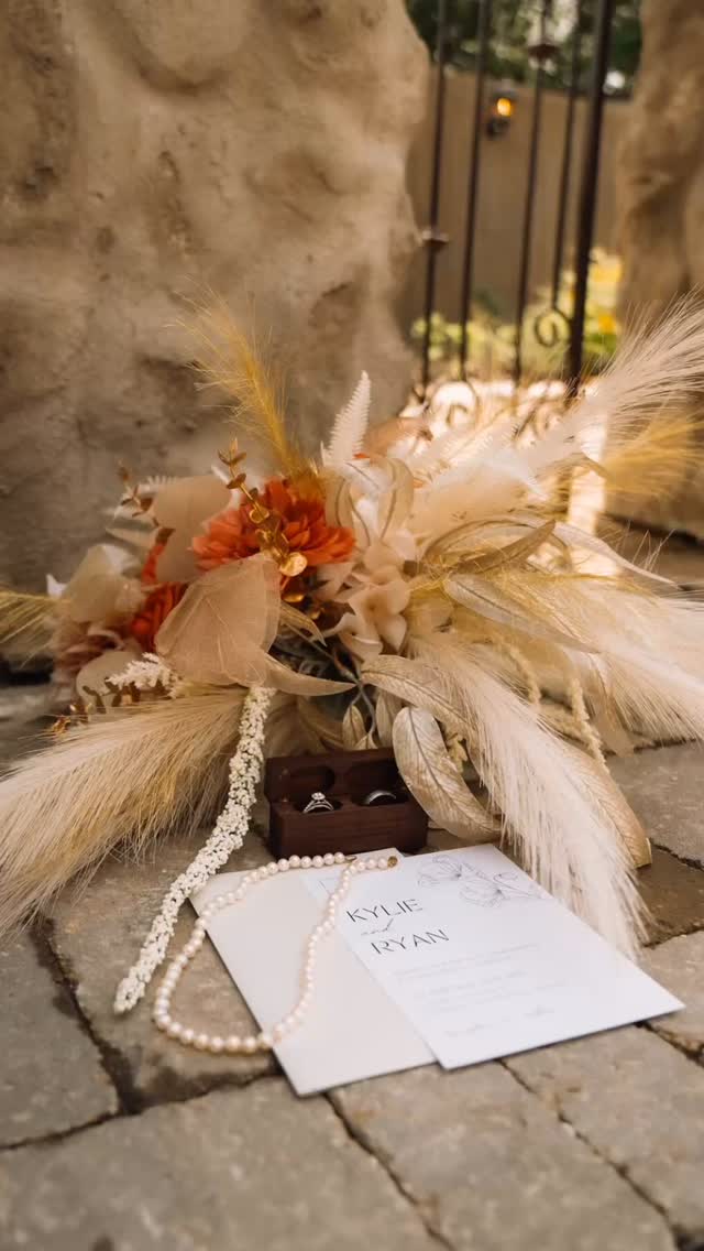 Details + more | Kylie & Ryan 💍💐🪻
#wedding #weddingreel #weddingday #weddingphoto #bride #rings #details #flowers #veil #love #sony #couples #mophoto #mophotographer