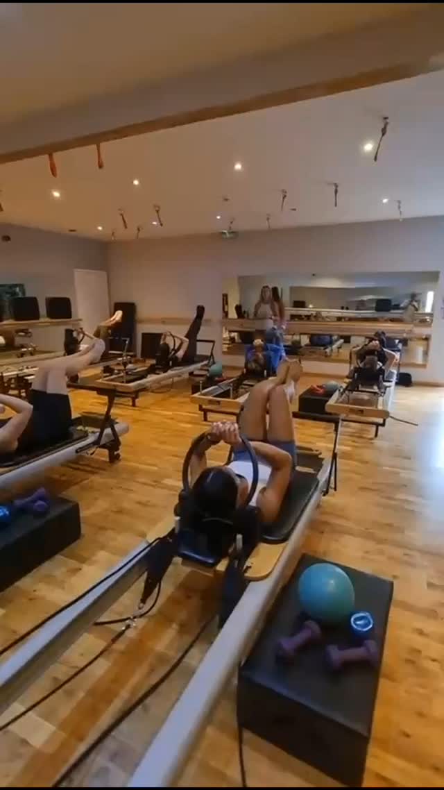 Just a few spots left in Pilates Reformer this week @thewellbeingwarehouse
More classes coming in September, lunchtimes and more !! 💪💪
Head over to www.wellbeing-warehouse.com to book
#yoganewmarket #pilatesteacher #pilatesreformer #reformerpilates #reformerworkout