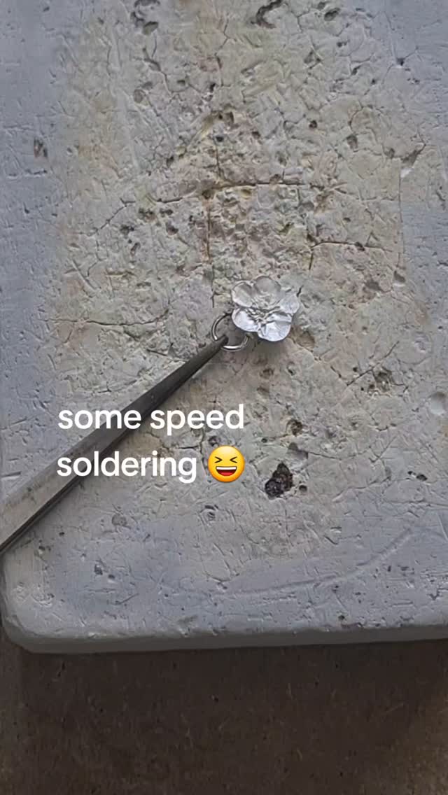 In the studio soldering on jump rings to pieces that will become earrings.
#etsyshop #flowerjewellery #silverjewellery #silverclay #flowers #buttercup #sycamore