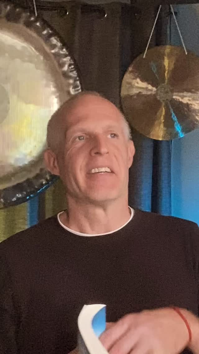 Join us as we come together in our community to venture into the “love your vibe” course .. stay accountable . Get support and rock out the second half of 2025 .. link in bio #soundheals #healingvibes #thrive2025