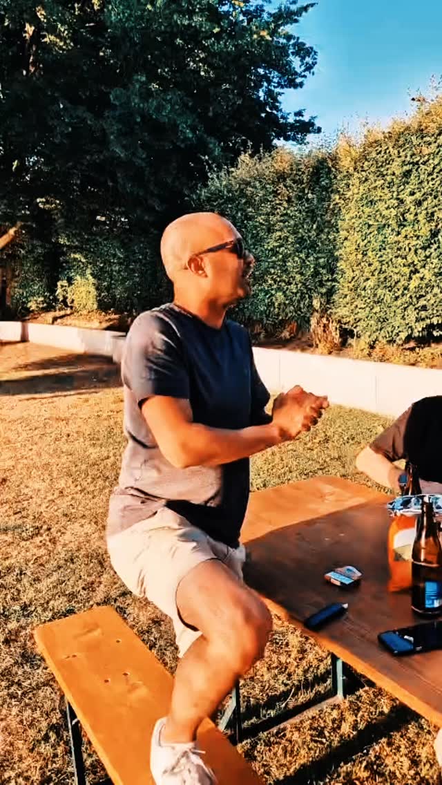 Beim Bootshaus der Pontoniere Solothurn, durften wir unsere diesjährige Sujet-Sitzung bei schönstem Sommerwetter an der Aare geniessen.