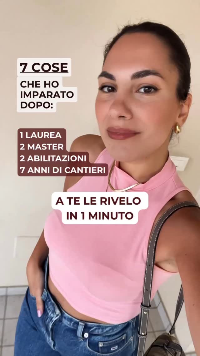 7️⃣ cose che ho imparato davvero, in + di 7️⃣ anni di progetti e cantieri
Sono quelle cose che nessuno ti dice prima, ma che cambiano tutto quando inizi una ristrutturazione.
Ora sono qui, scritte per te.
👇🏻 Leggi fino alla fine.
1️⃣ Se non disegni, sbagli.
Il disegno esecutivo è il linguaggio con cui spieghi ai muratori, agli elettricisti, agli idraulici esattamente cosa fare. Ogni centimetro deciso a voce… sparisce in cantiere.
2️⃣ Un muro non è solo un muro.
Contiene impianti, accoglie mobili, separa o connette. Va pensato non solo il dove… ma perché lo vuoi lì.
3️⃣ Mai iniziare i lavori senza un computo.
Serve per controllare costi, evitare extra, confrontare preventivi. Senza, sei in balia delle sorprese. E delle varianti. Considera sempre un 10% in più di imprevisti.
4️⃣ Se puoi disegnare la luce, fallo.
Le luci cambiano la percezione di ogni spazio. Una luce sbagliata appiattisce anche il progetto più bello. Quelle giuste raccontano una storia.
5️⃣ Le misure non sono opinioni.
Sapere che un mobile cucina ha profondità 60 cm è facile. Ma sai a che altezza posizionare le prese? A che distanza lasciare da un tavolo per muoversi bene? Sai le dimensioni di una doccia walk-in funzionale?
6️⃣ Le fughe contano.
Un colore sbagliato o una fuga troppo larga rovinano anche il rivestimento più costoso. Non è un dettaglio. È parte del disegno.
7️⃣ Le emozioni abitano i dettagli.
Quando colori, forme e materiali dialogano tra loro — e tra un ambiente e l’altro — nasce un’armonia che non serve spiegare: la percepisci. È quel senso di coerenza che ti fa sentire a casa, anche se non sai dire esattamente perché.
💬 Salva il post. Condividilo con l’amico che sta per ristrutturare. E se sei tu… scrivimi a
info@priastudio.it
✨ Il tuo spazio può diventare più di ciò che immagini. Serve solo qualcuno che sappia vederlo con te.
.
.
#architetturaresidenziale #progettazionecasa #cantiere #ristrutturazione #consiglicantiere #architettoitalia #interiordesignitalia #spaziocheparlano #architetturamaterica #colorinellarchitettura #progettareconcura #dettaglidesign #render3ditalia #realizzailtuosogno #direzionelavori