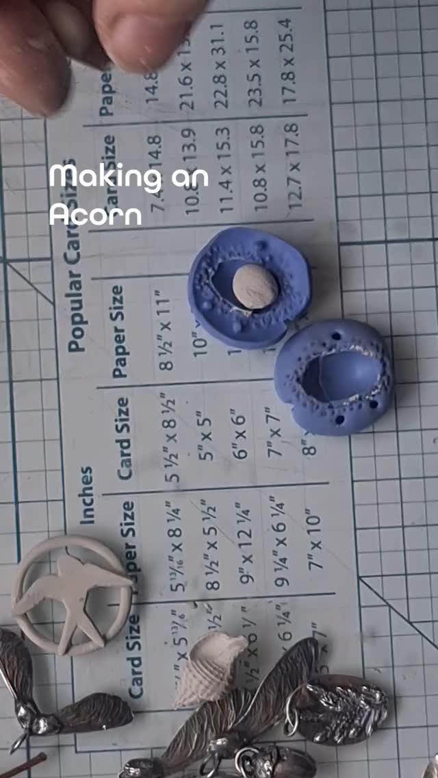 Making an acorn charm for a bracelet. Using a mould of a real acorn, the metal clay can pick up all the detail. One of my most popular items!
#etsyshop #acorn #oaktree #silverjewellery #silverclay #oak