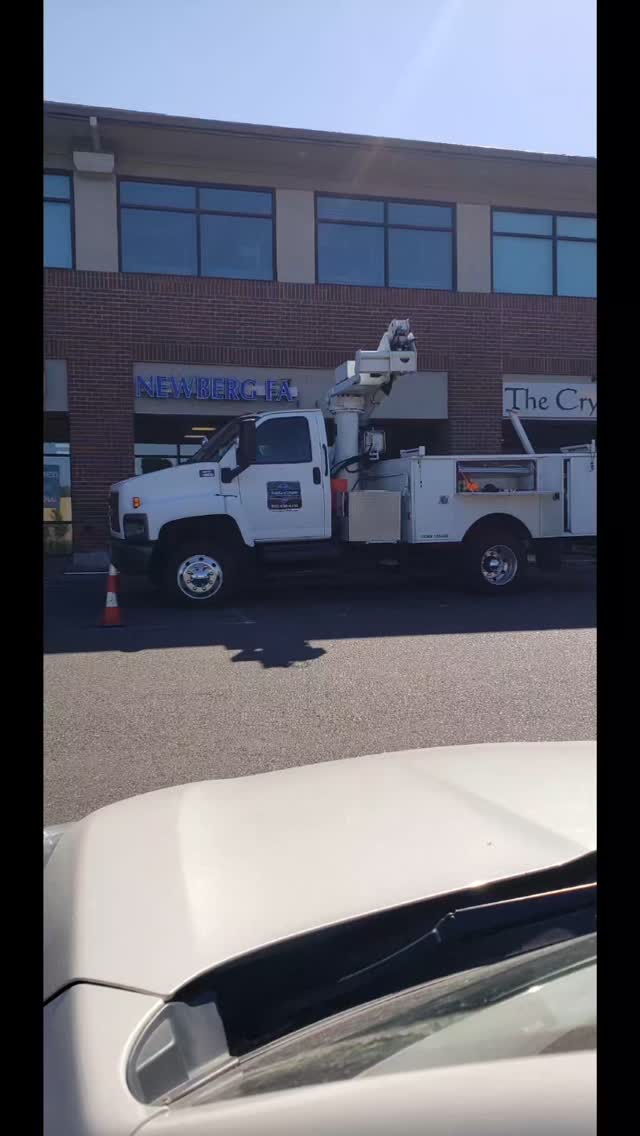 Hard to believe we've been around 🖐️ YEARS!!! 🎉🥳🎂
Of course there is the eye and business side, but it's the patients❤️, the staff ❤️, the community ❤️, and the memories ❤️, that have been the best part of this entire process.
So incredibly grateful and thankful for the entire NFEC Family. THANK YOU IS NOT ENOUGH!
#humbled #fiveyearsold #bestpatients #beststaff #bestcommunity #newbergfamilyeyecare #travelingeyedoc #itsthesmallthings