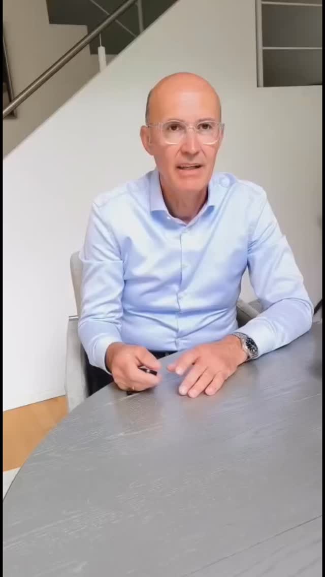 Klartext mit Jan am Morgen – heute mit der Frage: Kann ein Unternehmer eine Verwaltung führen? (Teil 1/3)
Unsere Antwort: Ja – und zwar mit Haltung und Prinzipien, die Jan im Video genauer erläutert.
Denn ob Unternehmen oder Verwaltung – im Mittelpunkt stehen Menschen. 🟠
Wir wünschen euch einen tollen Tag - und seid gespannt auf den zweiten Teil morgen!
#sgzukunft #solingen #kommunalwahl2025 #klartextmitjan