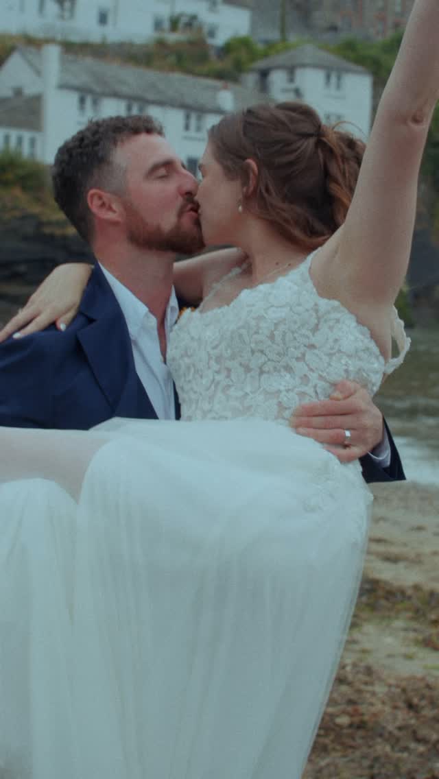 Rosie ❤️ Tim
@rosiecollings_ & @timothyecampbell
@andyholterphotography
@scarrabine1
@sean_white_films
#cornishwedding #cornwallwedding