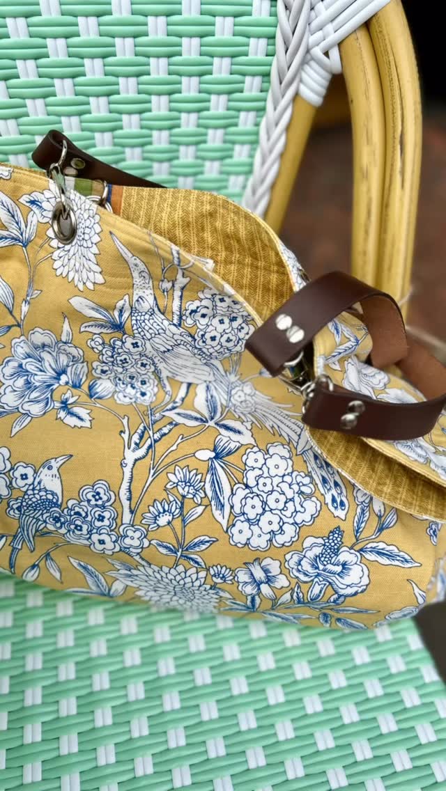 New gorgeous tote bags just arrived from Paris! Reversible between Toile de Jouy and stripes, this is a clever canvas bag with leather removable straps. You can throw it in the washing machine! We love them: yellow, green, deep blue and denim! Fab! #independentretailer #sevenoaks #sevenoakslifestyle #madeinparis #madeinfrance #totebagcanvas #summervibe #countryliving #frenchstyle #holidaytime #summertime