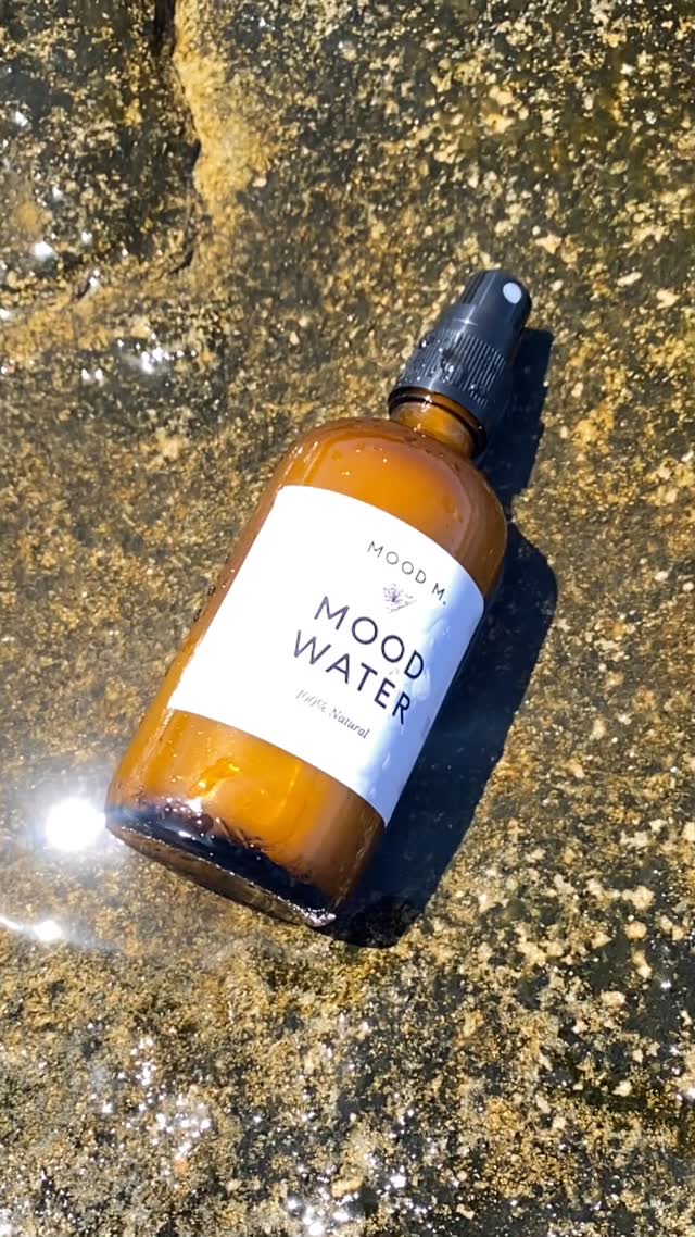 Nature touch in every drop 💧
.
Mood water to refresh and be grounded