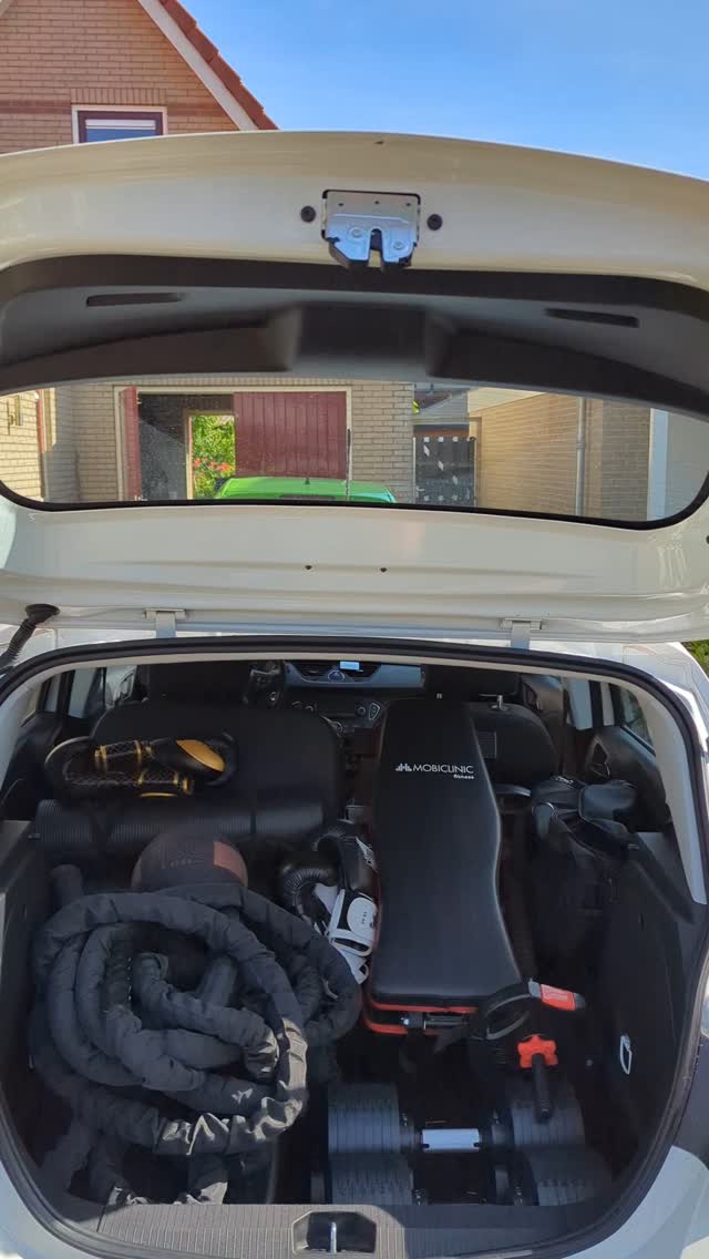 Ik bied personal fitness training bij je thuis 🏠 perfect voor wie geen sportschool in de buurt heeft, maar wél wil fitnessen onder professionele begeleiding 🔥💪