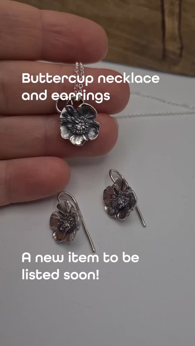 A new product I've been working on - Buttercup necklace and earrings. They'll be listed soon. And hoping to add a bracelet too.
#buttercup #silverjewellery #silverclay #etsyshopowner #etsyshop #flowers #flowerjewellery