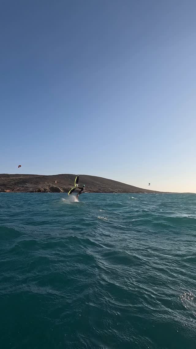 @freddy_yoolke sending 720 💥🔥
📸 @juullliette
#duotonekitesurfing #duotone #wingfoil #wing #prasonisi #kiteprasonisi #rhodes