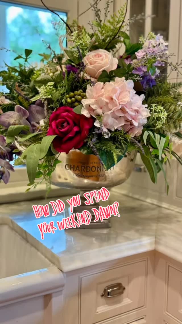 It’s been a busy weekend….. flowers for an upcoming wedding reception I am coordinating, it has been an absolute joy creating these pretty arrangements for a very special couple! Stay tuned, lots more to show you soon!
#dawnmcconnellinspiredliving #dawnmcconnell #y#inspiredliving #flowers #weddingplanners #weddingflowers #dyi #floral #flowerarrangement #weddings #weddingcoordinating #lovemyjob