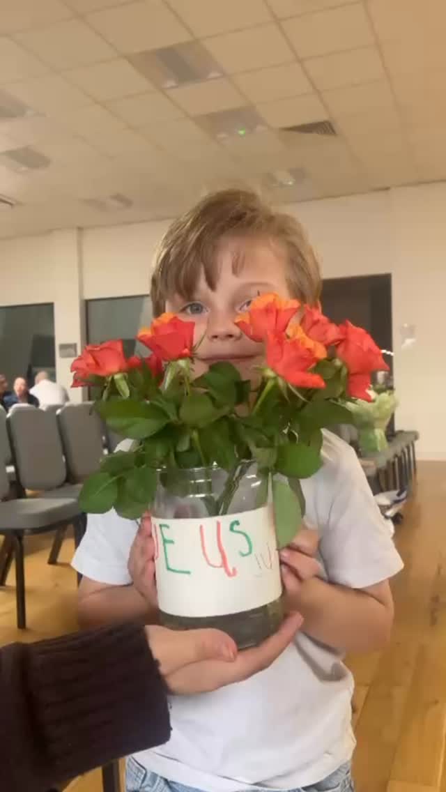 On Sunday we celebrated our second anniversary as Adore Church 🔥
We wanted to do this by honouring the Lord in His sanctuary with an offering of flowers on the altar 💐🌹
Special moments with Him in His house 🙌🏻