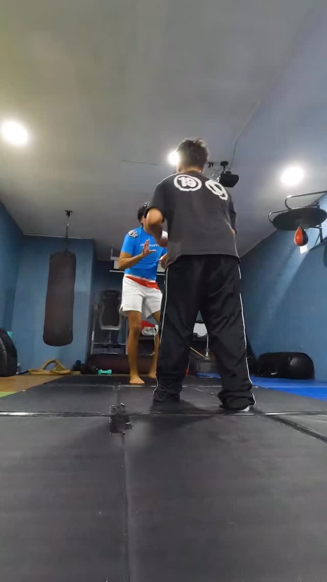 Learning no-gi BJJ with hand fighting & level changing! 🤼♂️ Control the game, and create openings💪 #BJJ