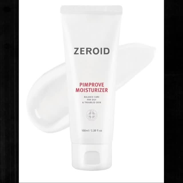 ✨ New at SkinCareBoxBeauté — ZEROID ✨
A dermatological skincare brand from Korea, created for sensitive, troubled, and weakened skin.
👨⚕️ Brand Story:
ZEROID was developed by the experts at NEOPHARM, the medical-scientific company behind cult favorites like Atopalm and Real Barrier. Backed by over 20 years of research into the skin barrier, ZEROID was originally formulated for clinical and dermatological use — and is now available for your everyday skincare routine.
💧 Pimprove Moisturizer is a lightweight, non-irritating moisturizer designed specifically for oily, combination, and acne-prone skin.
It goes beyond hydration to:
✔️ Balance oil and moisture levels
✔️ Soothe irritation and redness
✔️ Strengthen the skin barrier
🧴 Safe for sensitive skin, teens, and adults with a compromised skin barrier.
Explore the full ZEROID range:
🔹 Soothing Cream — for dry and sensitive skin
🔹 Soothing Lotion — ideal for the body or large areas
🔹 DermaneWal Protect Cream — calming and repairing care after dermatological treatments or external irritation
🌿 Korea. Dermatology. Results.
ZEROID is your minimalist path to healthy skin.
🛍️ Now available at www.skincareboxbeaute.com
Click the link in bio to discover your ideal skin solution!
#Zeroid #KBeauty #KoreanSkincare #AcneCare #SensitiveSkin #BarrierRepair #SkinCareBoxBeaute #CleanBeauty #CosmeceuticalSkincare #DermatologySkincare #BeautyRoutine #MinimalSkincare #HealthySkin #SkinBarrier #JBeautyAndBeyond