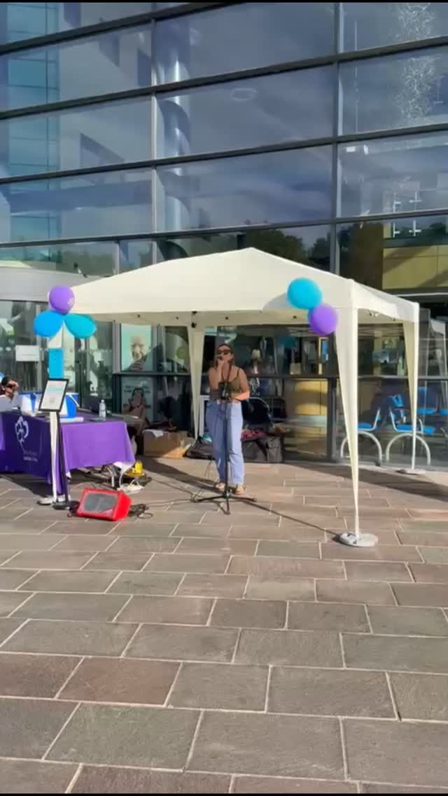 It was so so lovely to be part of the @airartsuhdb charity Singathon, I have worked with them for a few years and the work they do in the hospital is completely life-changing. Bringing music and arts to the hospital has such an impact on patients and staff, and it's incredible to play a part in that. Well done to the whole team, including my extremely talented sister @rosieclarinet who is an organisational genius and musician ❤️❤️
If you have a charity event you'd like some music for, get in touch! I'm always really happy to sing at events and help within the local community ❤️
#singer #charity #hospital #musicinhealthcare #unwritten