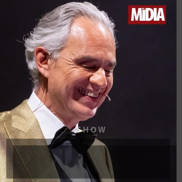 O tenor italiano Andrea Bocelli retorna ao Brasil para duas apresentações nos dias 21 e 22 de novembro de 2025, levando ao público brasileiro um espetáculo que celebra sua trajetória e reafirma seu profundo laço com os fãs locais. Os concertos inéditos na Mercado Livre Arena Pacaembuprometem momentos de grande emoção, em um local histórico, com canções que reúnem clássicos que marcaram sua carreira e sucessos que encantam gerações.
VEJA MAIS >>> link na bio