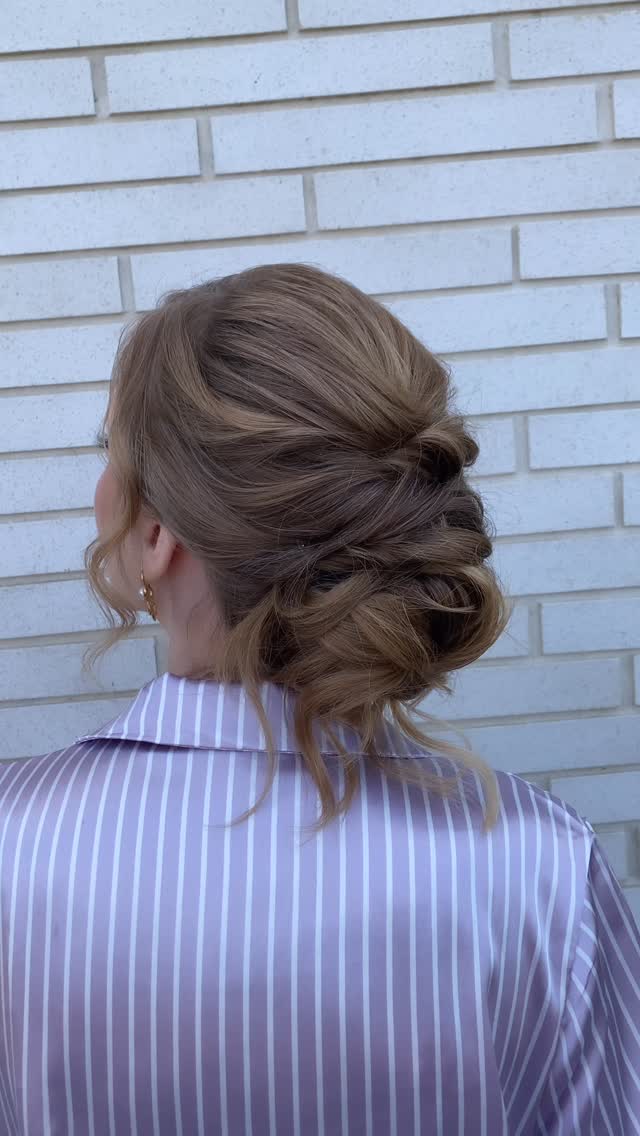 The perfect boho look does exist 😌
.
.
.
.
.
#rvahairstylist #vabride #bridalhair #charlottesvillebride