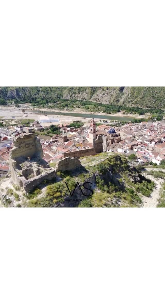 Projecte de Restauració del Castell de los Murones a Gestalgar, València.
Recentment hem finalitzat aquest projecte de posada en valor del BIC del Castell de Gestalgar, aquests projectes es realitzen en col·laboració amb un equip multidisciplinar en el qual hem contat amb @arcoiberica en tot l’estudi d’arqueologia.
Per a l’estudi de l’estat actual realitzem un alçament detallat amb eines com l’escàner làser i la fotogrametria, que ens permeten treballar amb el #digitaltwin del monument.. i ens deixen imatges com aquestes!
Enllaç al model digital: https://skfb.ly/pznnx
Promotor @ayuntamiento_gestalgar
•
#vas #virtuachstudio #restauracion #restoration #architecture #arquitectura #heritage #patrimonio #fotogrametria #photogrammetry #laserscanner #bic #comunitatvalenciana #gva #castillo #castle #gestalgar #puestaenvalor