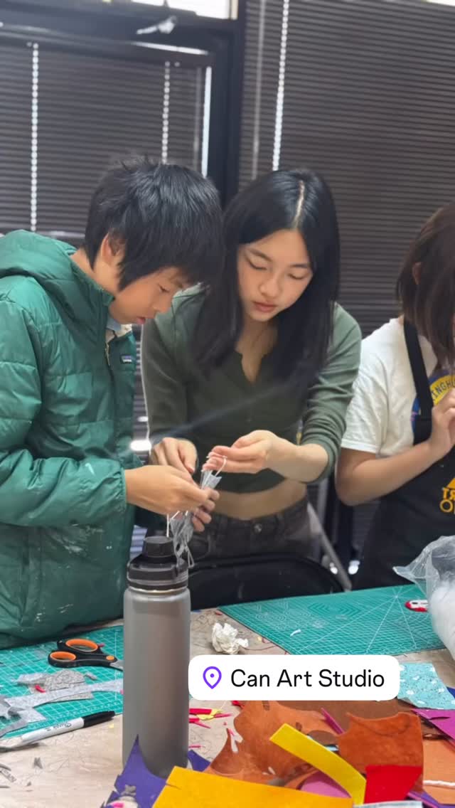 We sincerely invite you to join the art classes designed and led by high school students from Can Art Studio! These special classes are created for kids ages 6–10, and will take place this Saturday!
Not only are they fun and creative, but we’re also offering a special bonus 🎁
Register through the links below and receive $20 OFF this class or any future class!
✨ Class 1 – Oil Pastel Fish Drawing in Bubble Water (Ages 5–8)
Create a dreamy underwater scene with Sheryl!
🔗 https://www.canartstudio.com/event-details-registration/oil-pastel-fish-drawing-in-bubble-water-ages-5-8
🧸 Class 2 – Felt Toy Workshop (Ages 7–9)
Make your own adorable felt toy with Elena!
🔗 https://www.canartstudio.com/event-details-registration/felt-toy-workshop-class-for-ages-7-9
Come experience these amazing classes designed by kids, for kids! ❤️❤️❤️
#artstudio #artstudent #loveart #artclass #artclass #feltart #oilpastelart #summerartcamp #summervibes #canartstudio