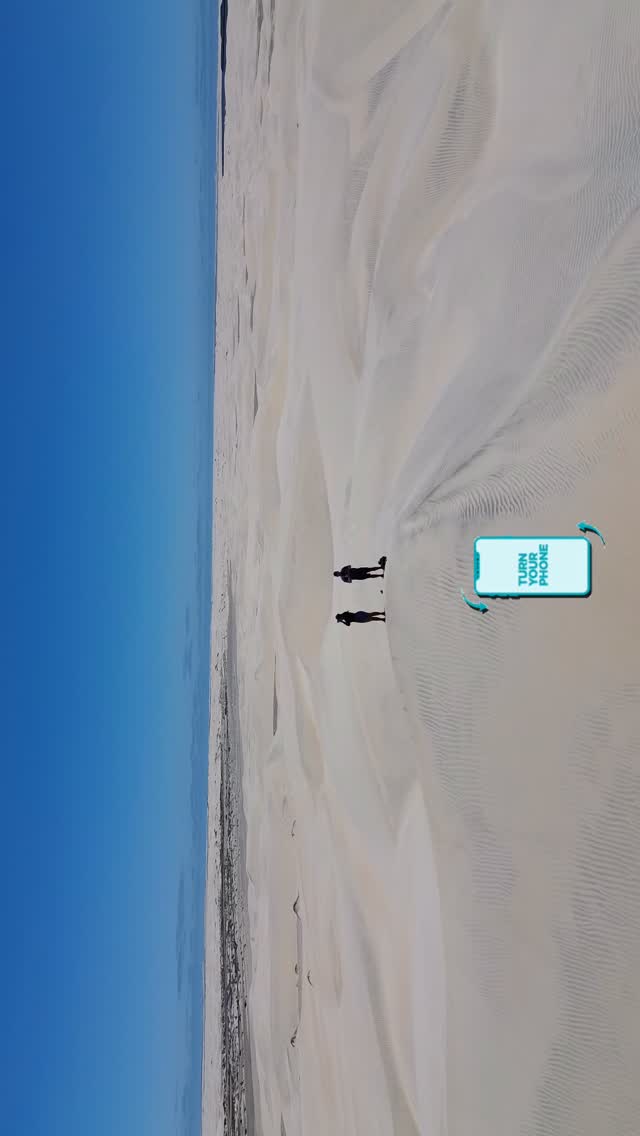 🌵🌊 ¿Desierto o mar?
En Bahía Magdalena no tienes que elegir. Aquí, las dunas de arena se deslizan hasta el océano, creando un paisaje único donde el desierto abraza al mar.
Un lugar surrealista donde el viento moldea la tierra y las olas cuentan historias antiguas. 🌀
Caminar por estas dunas es pisar una frontera mágica entre dos mundos opuestos.
📍Solo en Puerto San Carlos, Baja California Sur.
#BahíaMagdalena #DunasVivas #TurismoNatural #DesiertoYMar #MurillosBrosAdventours