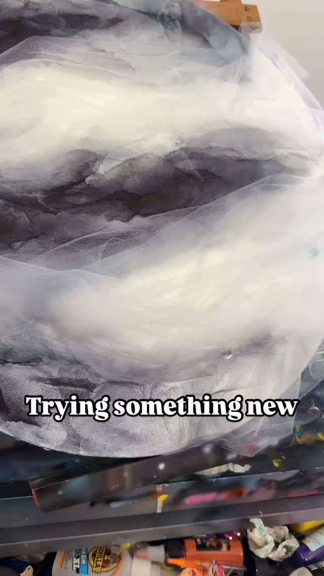 I’ve had this idea floating around in my head for a while and finally decided to try it out! Adding a new layer to my alcohol ink paintings. What do we think??
#painter #artforyourhome #artprocess #shophandmade #originalpainting #abstractart #contemporaryart