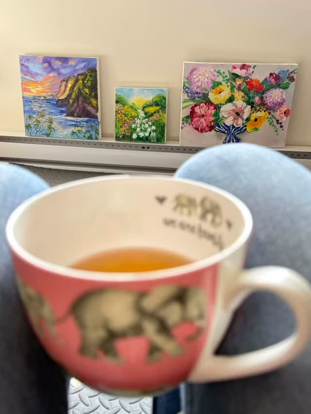 🫖 Reflecting on the week…
Finishing up some paintings — two still in progress, one from a beautiful wedding bouquet I painted last year.
Taking a moment to pause, sip some tea, and look from a distance before wrapping it all up.
Next week will be full — friends are visiting, and it’s time for fun! 🌼🌊
#MontrealArtist
#CanadianArtist
#ArtWithSoul
#CreativeVibes
#PaintingInProgress
#PaletteKnifePainting
#BoldBrushstrokes
#MoodyStudioVibes
#ArtAndTea
#FloralArt
#ArtsyLife
#InspiredByLife
#ColorAndTexture
#ParvanArt