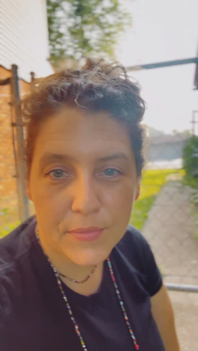 Look 👀 what I found guys!!!! 🐛 jackpot! #natureandblooms #nativeplants #backyardhabitat #monarchbutterfly #monarchcaterpillar