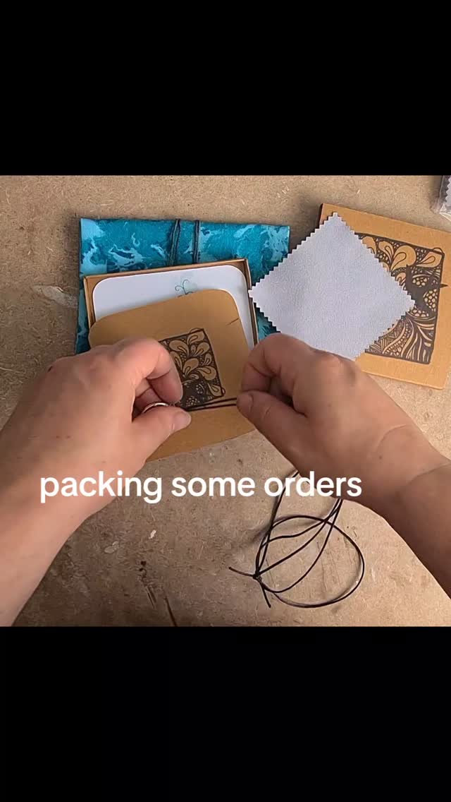 Packing up some etsy orders 😁
#silverjewellery #silverclay #sycamore #swift #handmadejewelry