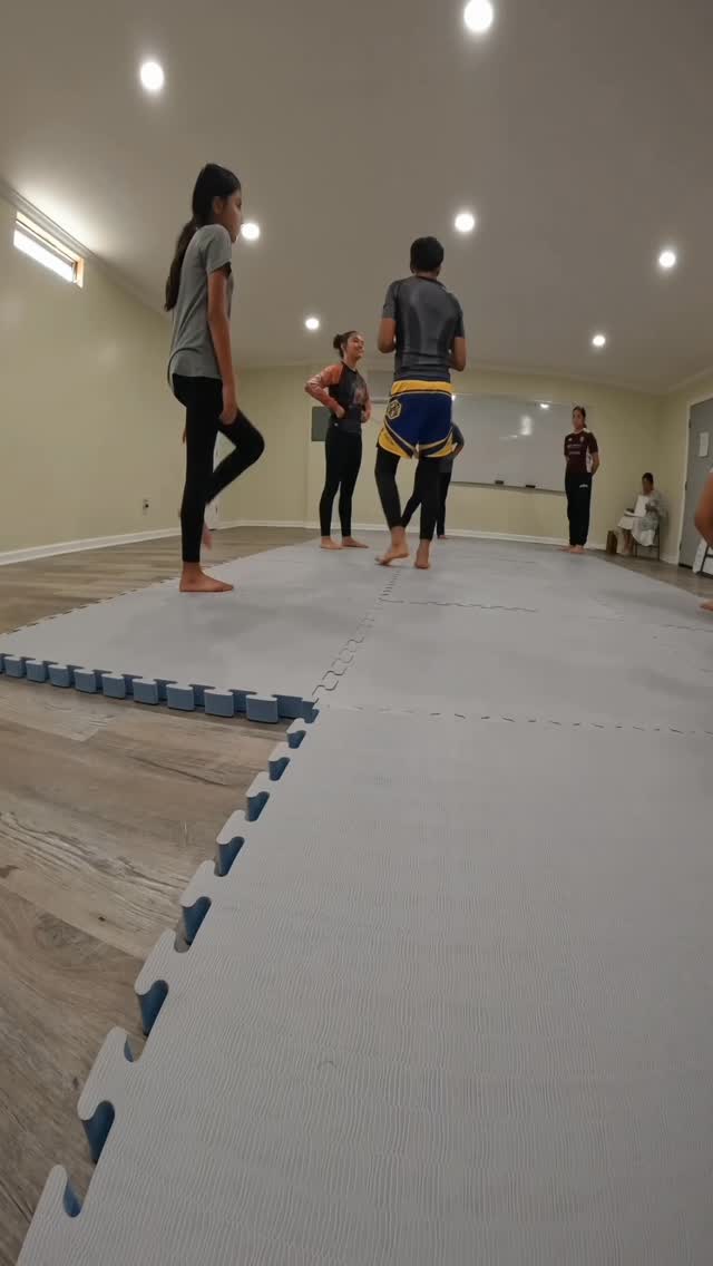 Strengthening our community with self-defense and BJJ at Centro Cristiano Luz y Verdad🥋✨ Building awareness, confidence, and resilience one move at a time. Interested in bringing this to your church or community? DM me! #SelfDefense #BJJ #CommunityStrong