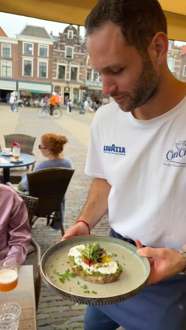 Brunch with the girls 🥂🍀🩷 #delft #brunch #girls #food #ontbijt #marktdelft #girlsjustwannahavefun