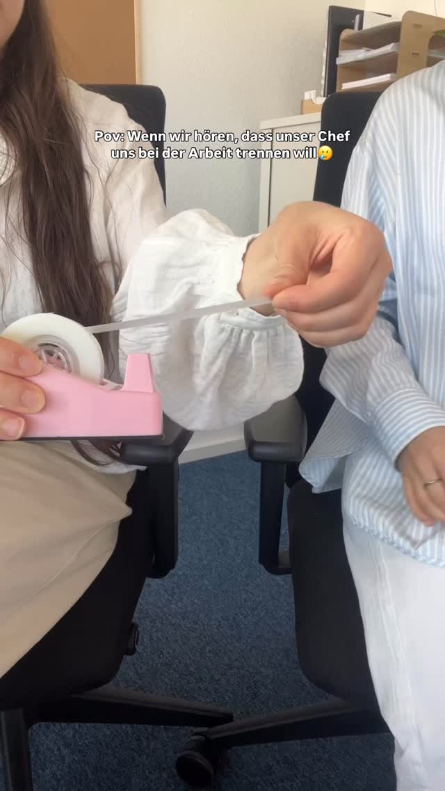 Sorry Chef, das ist jetzt eine lebenslange Bürogemeinschaft 🥰
•
•
•
#avicenna #frankfurt #sprachkurs #integrationskurs #büro #büroalltag #büroleben #büroreels