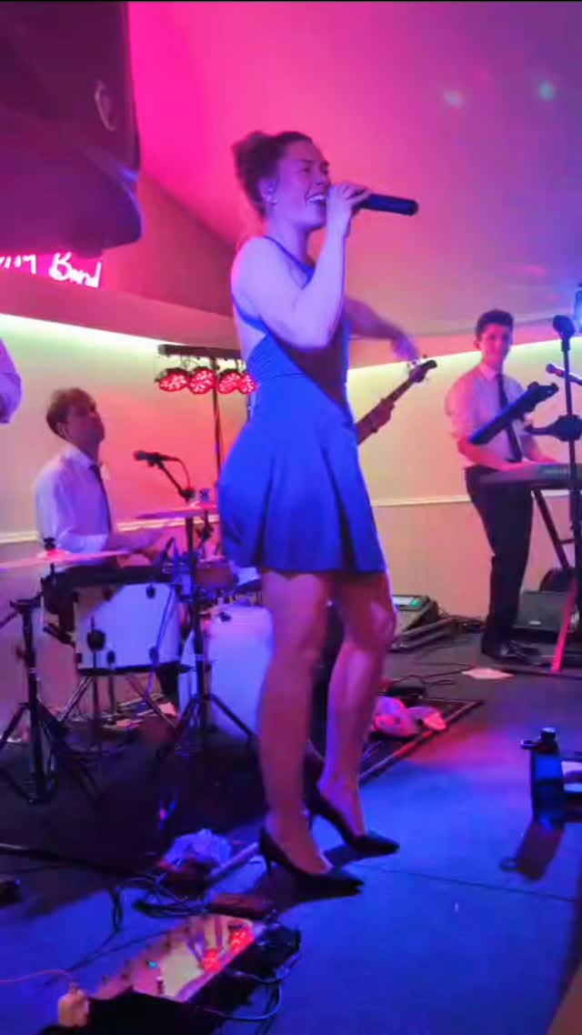 So rare that we actually get to see a video taken from the crowd!
Great wedding at @abbotscourt as always!
Thanks @photographybylouisajane for sending us this video 📹 looking forward to seeing your photos from the evening too.