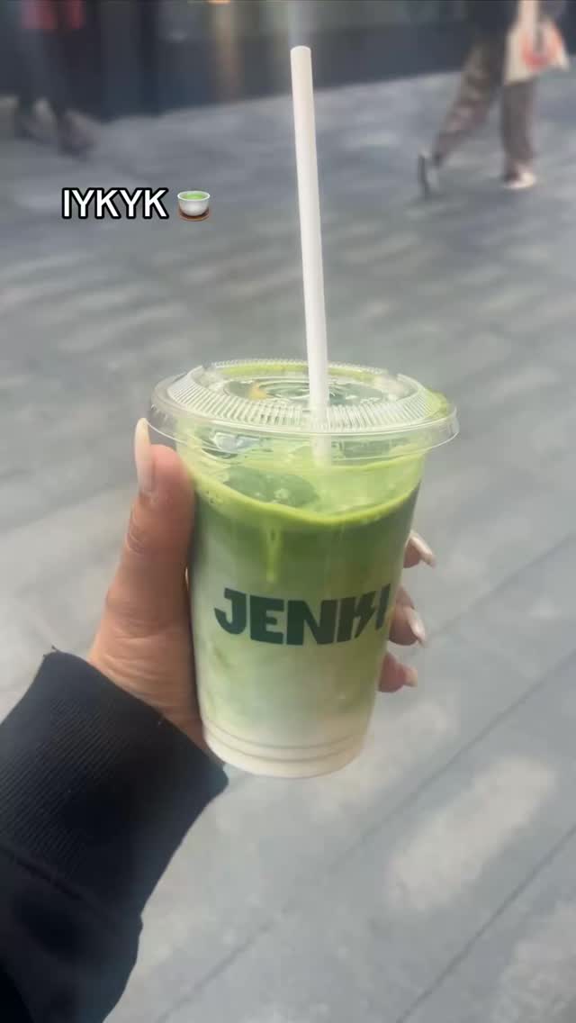 Pilates & Matcha 🍵💚 Whose having a matcha after your morning Pilates?
#pilatesstudio #pilates #matcha #pilatesandmatcha #pilatesinstructor #gripsocks #pilatesgripsocks #stability #reformer #reform