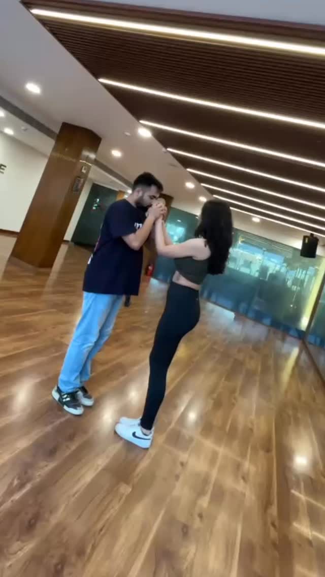 5 minutes. One take. All Vibe! 🔥😍
🕺 @lbhasin
💃 @_.vershun
📹 @rijulkaushal24
#labailavista #labailavistafamily #insomnio #bachata #dancer #danceislife #learnwithus #dancecommunity #dancewithus #latindance #bachatafusión #quickchoreo #dancevideos #instagramreels #reelitfeelit❤️❤️