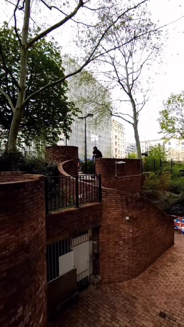 Petit mix de notre coach @mvbetolngar 🔥🔥
Vous êtes plutôt POV ou plan large ? Dites nous en commentaires 👇🏼
#pkp #parkour #parkourparis