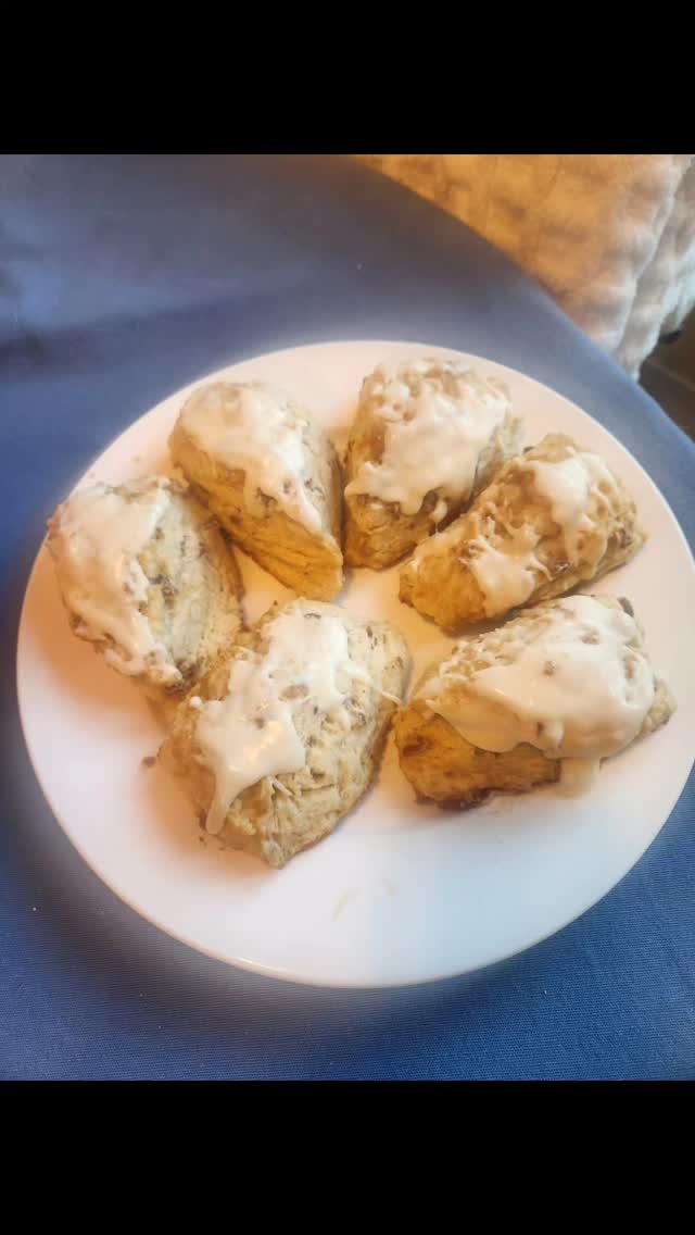 Maple pecan Scones made from scratch.
#fromscratch #scone #maplepecan