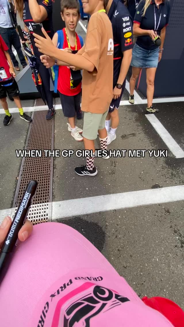 Everyone like the Gp Girlies Hat 🎀
(Maybe the next Special Giveaway for our gp girlies ✨👀)
Special thanks to @beatrice_buzzatti
@yukitsunoda0511 @redbullracing
#f1 #yukitsunoda #redbullracing #redbull