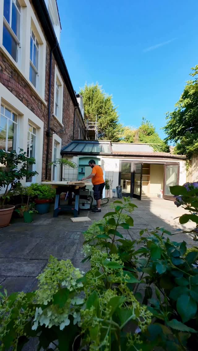 Running round the garden like a busy little bee... a day at work - in the sunshine - condensed into a minute and bit. Always like these and it's been a while. Lovely stuff #carpentry #bespokefurnituredesign #bath #bathuk #storage #homeinspo #bristol