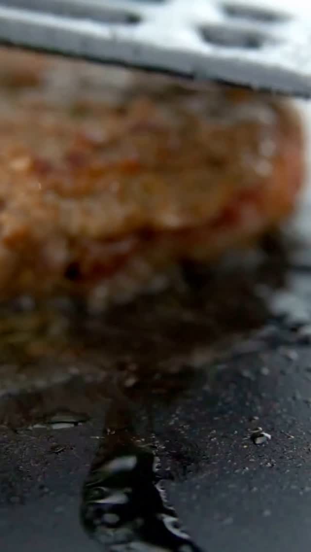 Gastronomy meets bold flavors.
Zmash Burger brings its iconic smash burgers and signature sauces to Avantgarde Refined Yalıkavak.
Taste the vibrant energy of Zmash in ACE’s serene setting.
📅 July 18–19
🕐 13:00–19:00
Another refined culinary experience to savor this summer. Enjoy.