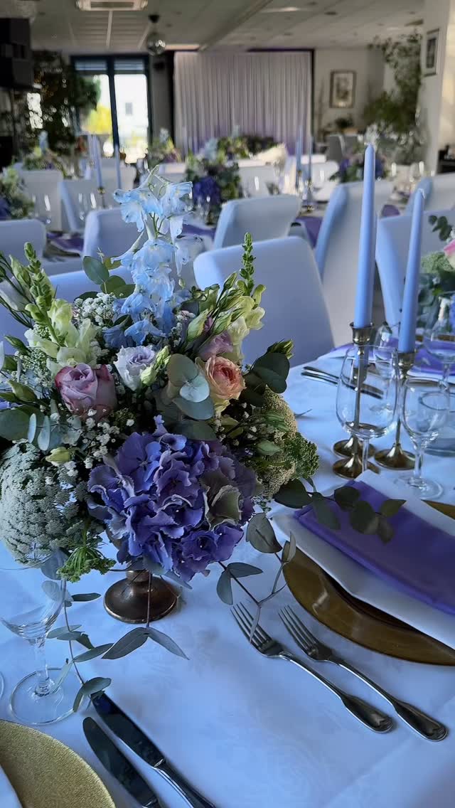 🌸 Fliederträume werden wahr 💜✨
Eleganz in ihrer zartesten Form – lila Flieder trifft auf stilvolle Dekoration und schafft eine Atmosphäre voller Romantik und Leichtigkeit.
– mit diesem Farbkonzept wird jedes Event zu einem unvergesslichen Highlight!
📍Liebe zum Detail
🎀 Sanfte Töne, stilvolle Akzente
📸 Perfekt für unvergessliche Fotos
#LilaDeko #Fliederliebe #Dekorationsliebe #Eventstyling ##EleganzPur #RomantikMoment#eventdesign #Hochzeitsinspiration #DekorationMitHerz