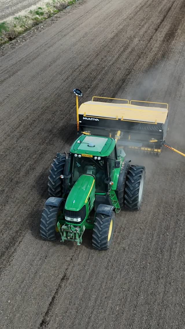 Kylvöt hoituu tarkasti EFIX eSteer 20 MAXin ohjastamana. 🚜🌾
#automaattiohjaus #efixag #agronav #täsmäviljely #maatalous