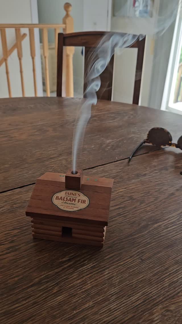 I picked up this incense holder at LLBean in Maine because it brought me SO much joy. Shouldn't all incense holders be cozy rustic cabins????
I'm starting a new series to celebrate the tiny things that make life - and work - feel just a little better. Recognizing the things that spark joy is my favourite way of steeping in gratitude daily. I hope it inspires you to pause and notice them too. ❤️