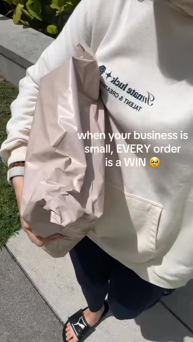 the best kind of notification
follow us on instagram @roasted.rocks to see more behind the scenes.
#roastedrocks #coffeelover #coffeebusiness #girlssupportgirls #supportsmallbusiness #SmallBusiness #support