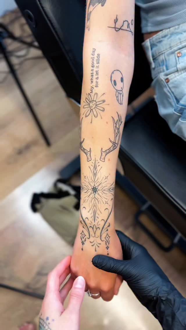 My bookings are opened and I'd LOVE to help you too! If this is you, you can send an enquiry via link in my bio. Let's make you love your tattoo collection again ๐
One of the hardest tattoo fixes I've done so far - with gaps, flow and symmetry to work. Thanks to creativity, freedom and an amazing client, nothing's impossible โ๐ป
Usually I plan freehand tattoos ahead but this time, we literally went with the flow. I got so obsessed with the process and result, thank you Georgie you're the best! ๐
๐ฟ done at the most beautiful London tattoo studio @sanctuarink , using the best needles @elitetattooofficial
#londontattooartist #fantasytattoo #freehandtattoo #tattooideas #finelinetattoo #darkfantasytattoo #fairytattoo #botanicaltattoos #tattoofix #flowertattoo #londontattoostudio