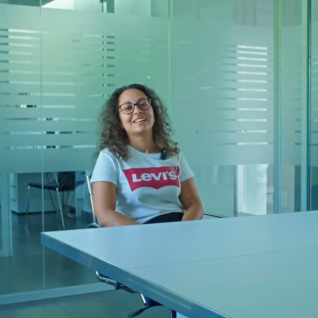 Spiz Stories - Capitolo secondo
In questo capitolo ascoltiamo le storie di Giorgia e Ylenia che, nonostante la loro giovane età, sono entrate a far parte della famiglia Spiz Trasporti ormai da qualche anno e ne sono diventate parte integrante.
Con determinazione, entusiasmo e una forte voglia di crescere, hanno saputo conquistarsi il loro spazio, contribuendo ogni giorno con impegno e passione al successo dell’azienda.