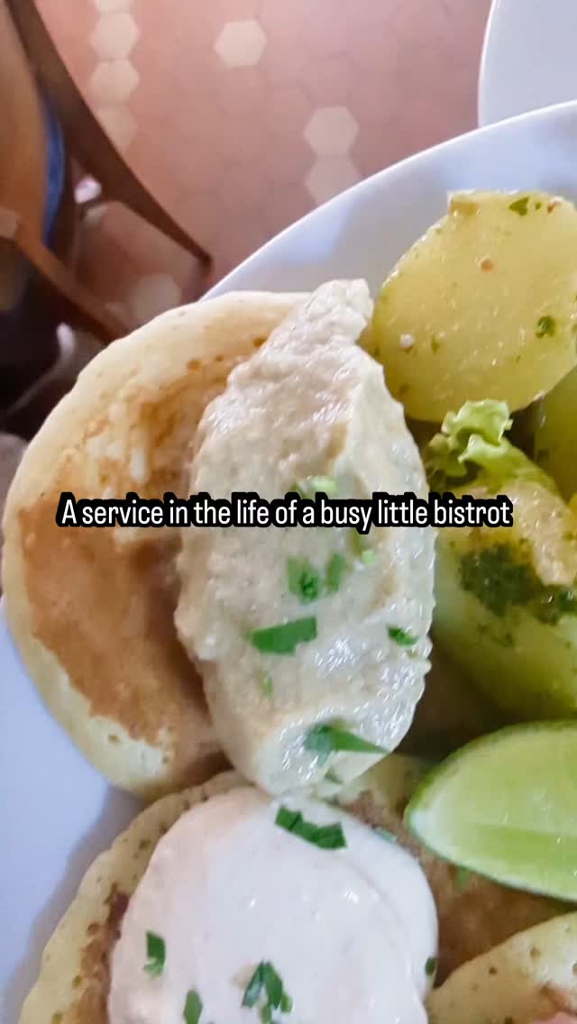 No rest for the weary
#restaurantlife #parisbistrot #gastronomieordinaire #daumesnil #paris12 #faitmaison #cuisinesimple #fuckit