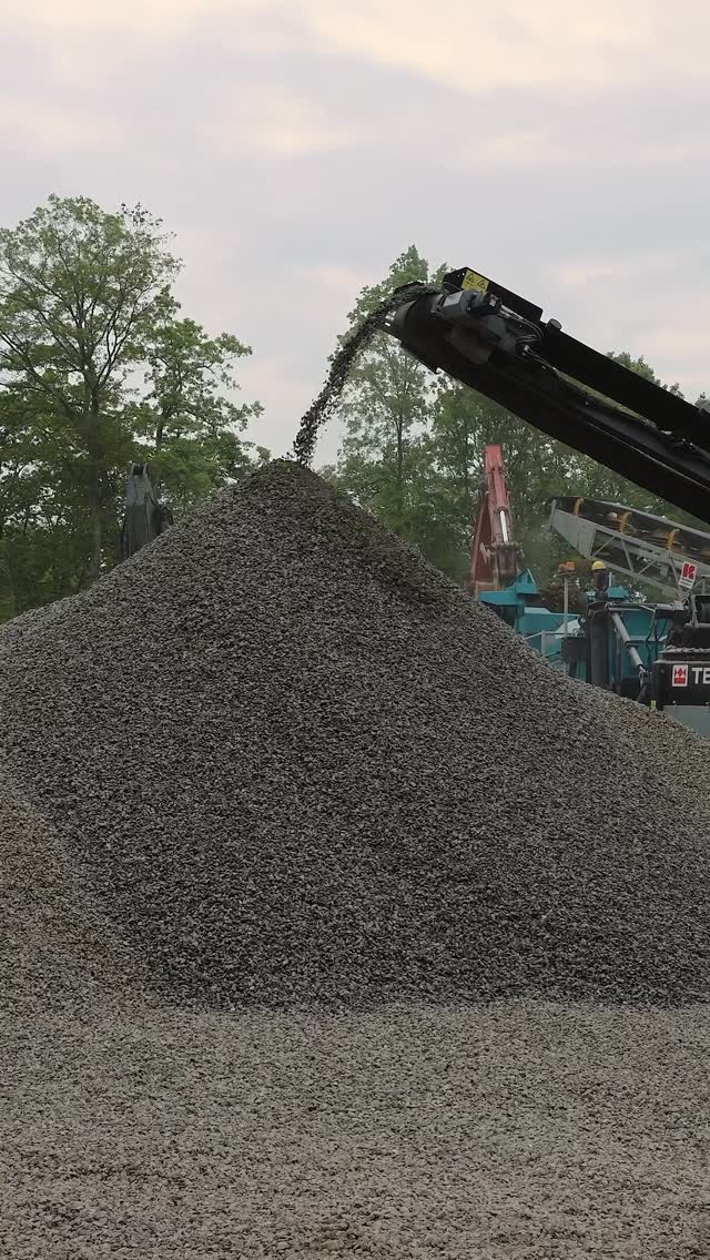 Having trouble finding material in the Seymour/Oxford area? We have plenty of crushed stone in stock at our Oxford Quarry!
.
.
.
#defeomaterials #quarry #crushedstone #wehavestock
