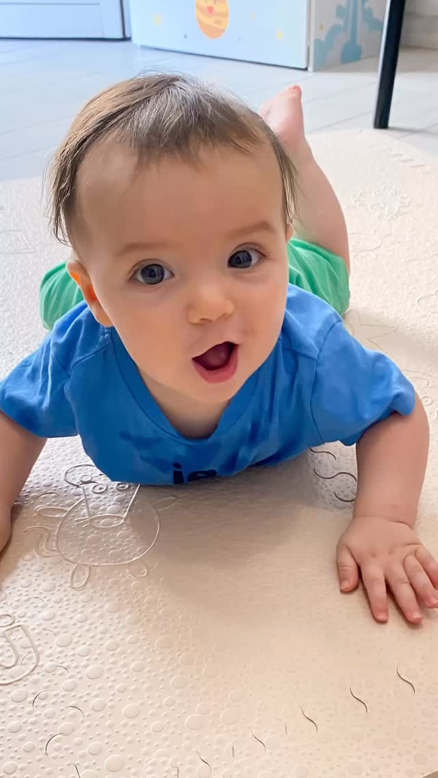 Summer vibes ☀️🍉🌸
Grazie @memolina_91 per questa bellísima foto e per il meraviglioso sorriso
#baby #bebe #playmat #babygirl #babyboy #bib #sleepcoach #4months #babymat #4meses #instamum #instakids #montessori #tummytime #babyshower #BLW #mamaprimeriza #regalobebe #babycare #babyplanner #pikler #movimientolibre #5months #newborn #babyparty #instamama #lubabymats #tummytime #smashcake