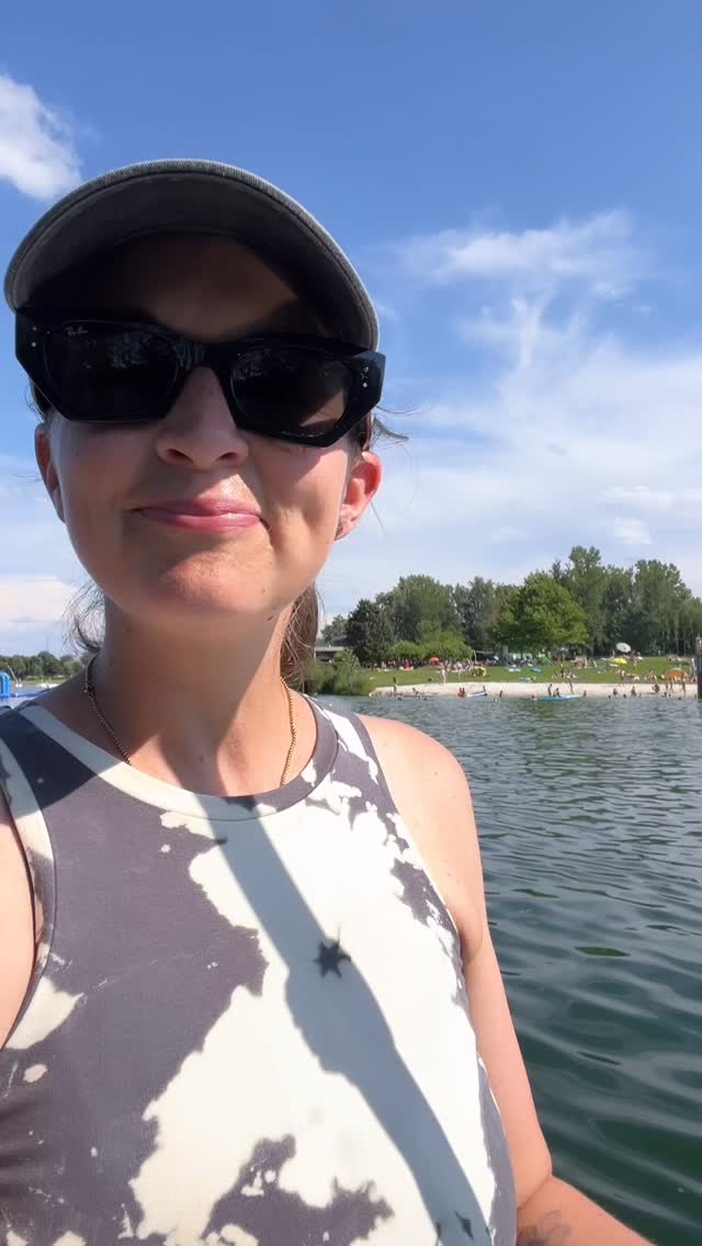 Wenn du dir erlaubst, DU zu sein – echt, unverstellt, pur –
dann verändert sich alles. 🌬️💙
Du wirst nur noch dort sein wollen, wo du wirklich sein willst.
Du wirst mit Menschen umgeben sein, die dich so sehen, wie du bist – nicht wie du sein sollst.
Du wirst klar spüren, was zu dir passt – und was nicht.
Du wirst sagen, was du fühlst. Und sein, wer du bist.
🧭 Klingt einfach? Ist es nicht.
Aber genau dafür gibt es meinen Raum: UNBOUND – mein 1:1 Coaching.
Und mein Retreat ICH.FREI. – ein Wochenende, das dich zurück zu dir bringt.
Weil wahre Freiheit nicht außen beginnt, sondern IN DIR. 🌿💫
👉 Schreib mir, wenn du bereit bist, dein „Ich“ zu leben.
💌 Lust auf echte Freiheit?
Dann schick mir eine Nachricht @miriam.mindsetcoach oder kommentiere mit dem Wort „Frei“ – und wir schauen gemeinsam, wo du stehst und was du brauchst.
#FreiheitbeginntinDir #UnboundCoaching #IchFreiRetreat #Selbstfindung #SeiDuSelbst #Echtsein #Frauenpower #MindsetCoach #SelbstbestimmtLeben #SUPVibes #Coaching #Mindset #WahreFreiheit #Selbstliebe #MutzurVeränderung #UnboundHealth